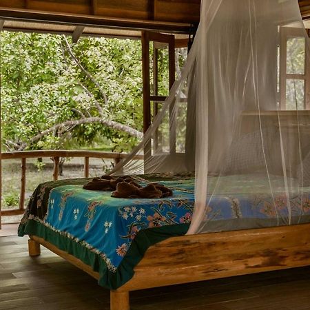 Monkey Mansion - Jungalows & Tours Khao Sok National Park Exterior foto
