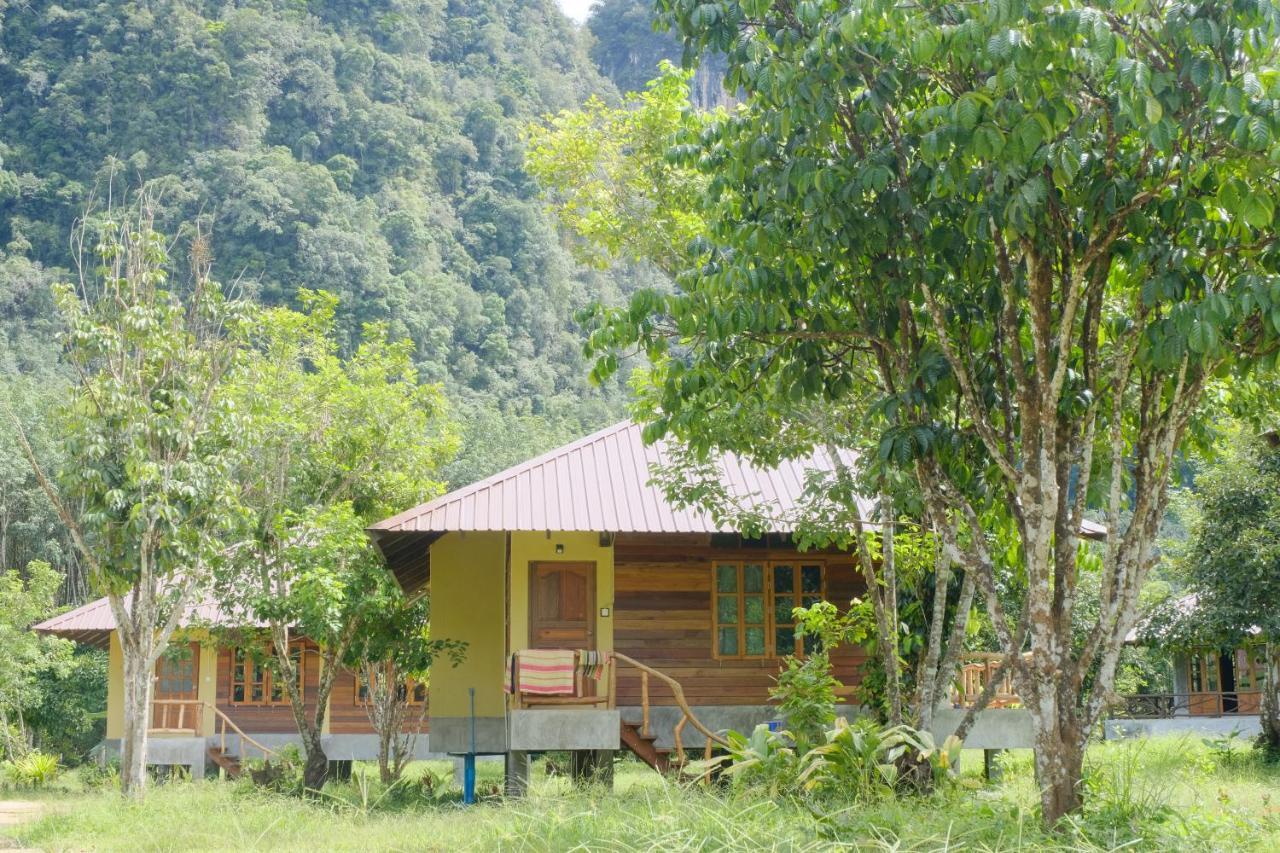 Monkey Mansion - Jungalows & Tours Khao Sok National Park Exterior foto