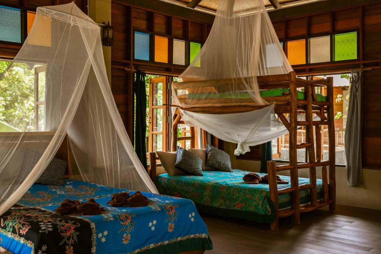 Monkey Mansion - Jungalows & Tours Khao Sok National Park Exterior foto
