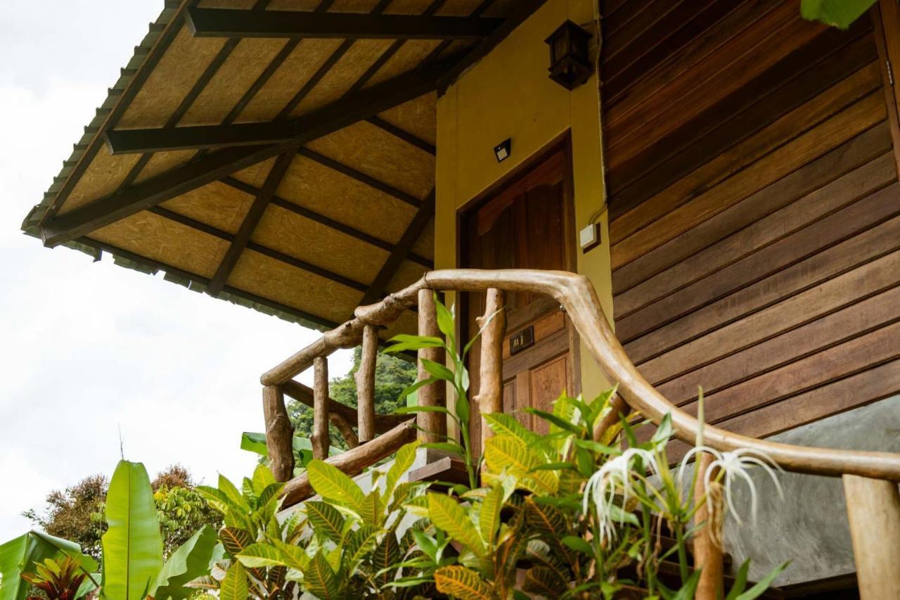 Monkey Mansion - Jungalows & Tours Khao Sok National Park Exterior foto