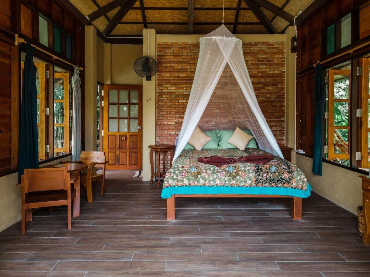 Monkey Mansion - Jungalows & Tours Khao Sok National Park Exterior foto