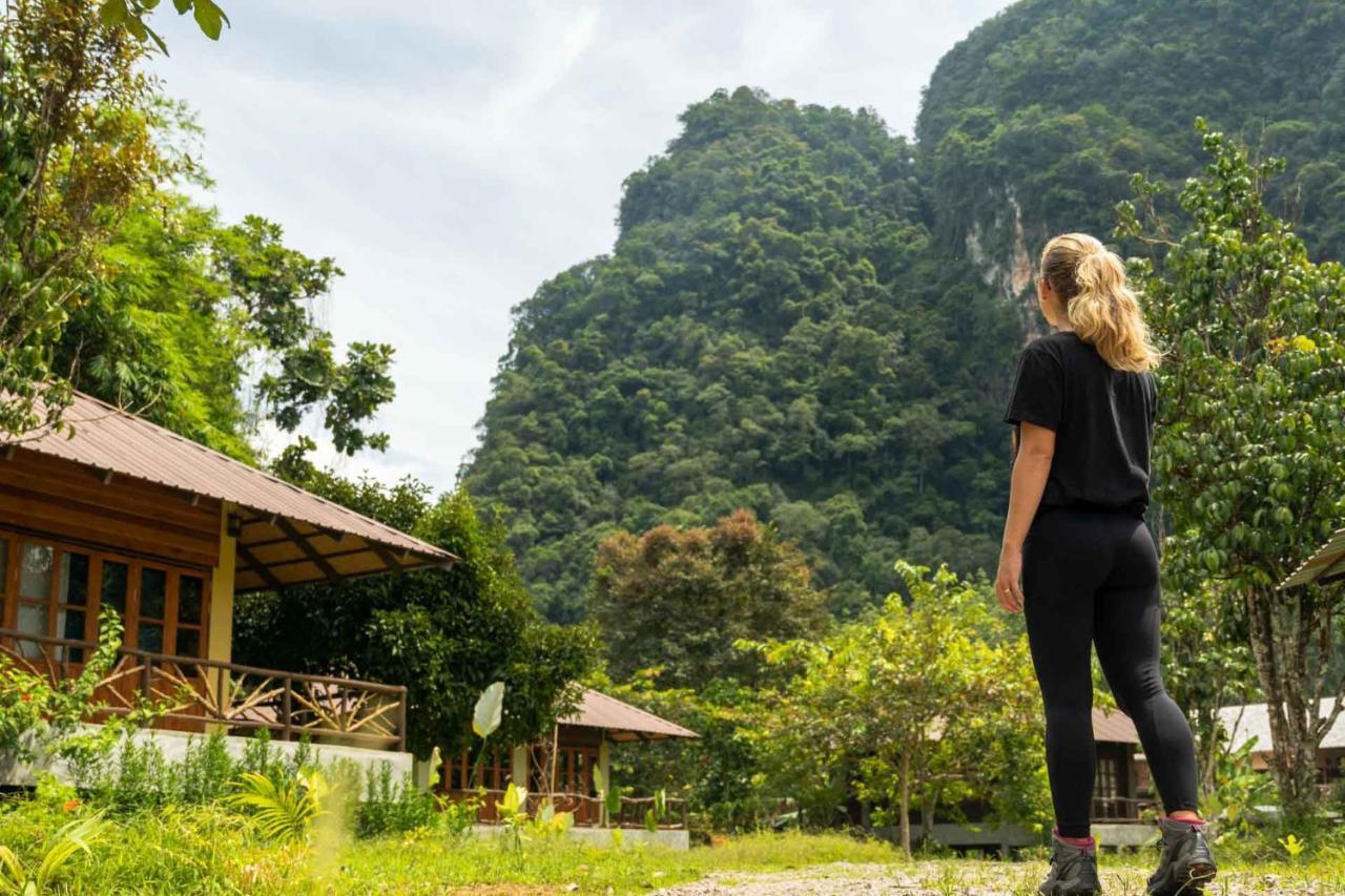 Monkey Mansion - Jungalows & Tours Khao Sok National Park Exterior foto