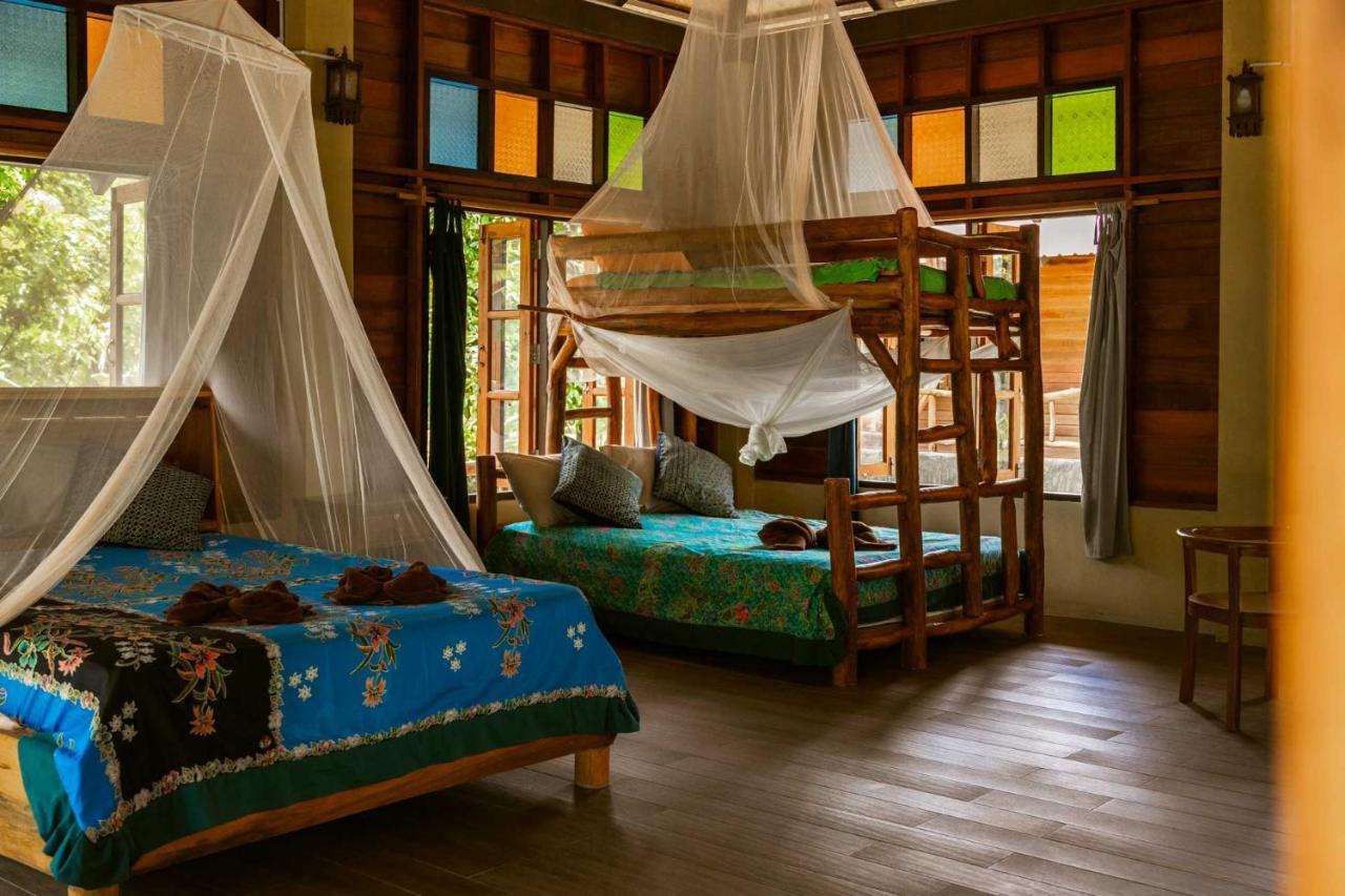 Monkey Mansion - Jungalows & Tours Khao Sok National Park Exterior foto